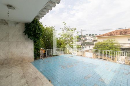 Casa à venda com 600m², 3 quartos e 2 vagas Casa à venda com 600m², 3 quartos e 2 vagasVaranda/Quintal