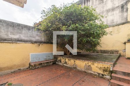 Casa à venda com 600m², 3 quartos e 2 vagas Casa à venda com 600m², 3 quartos e 2 vagasQuintal Fundos