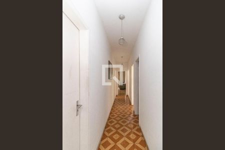 Casa à venda com 600m², 3 quartos e 2 vagas Casa à venda com 600m², 3 quartos e 2 vagasCorredor