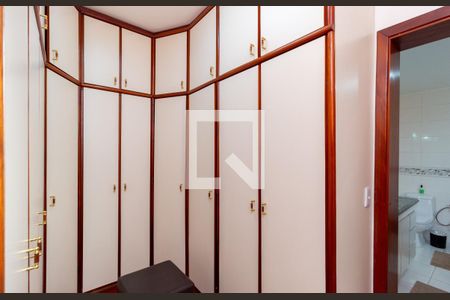 Apartamento à venda com 167m², 3 quartos e 2 vagas Apartamento à venda com 167m², 3 quartos e 2 vagasCloset - Suíte