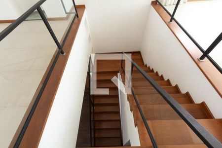 Apartamento à venda com 454m², 3 quartos e 4 vagas Apartamento à venda com 454m², 3 quartos e 4 vagasEscada