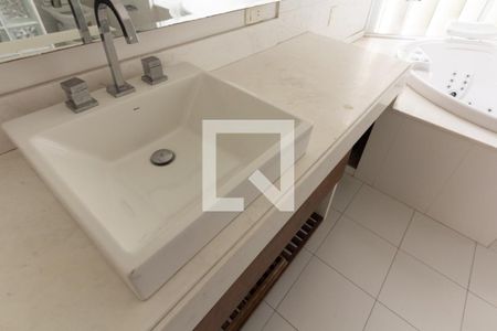 Apartamento à venda com 454m², 3 quartos e 4 vagas Apartamento à venda com 454m², 3 quartos e 4 vagasBanheiro da Suíte 3