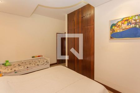 Casa à venda com 515m², 5 quartos e 6 vagasSuíte 2