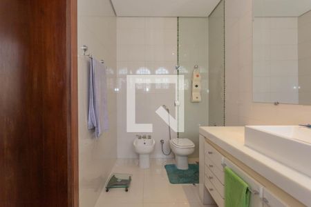 Casa à venda com 515m², 5 quartos e 6 vagasBanheiro da Suíte 4