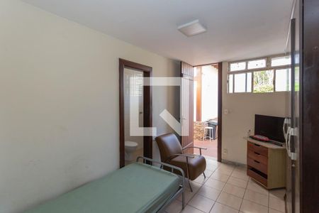 Casa à venda com 515m², 5 quartos e 6 vagasQuarto de Serviço