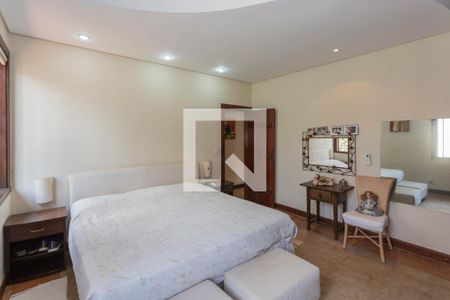 Casa à venda com 515m², 5 quartos e 6 vagasSuíte 4