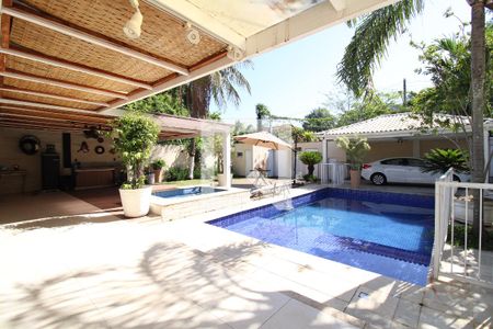 Casa de condomínio à venda com 800m², 5 quartos e 8 vagasÁrea Externa da casa