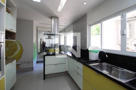 Casa de condomínio à venda com 800m², 5 quartos e 8 vagasCozinha