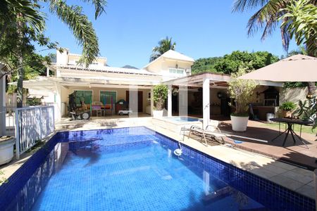 Casa de condomínio à venda com 800m², 5 quartos e 8 vagasÁrea Externa da casa