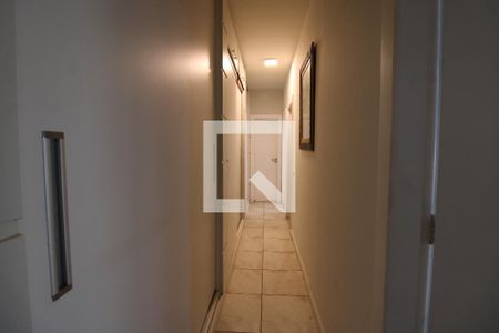 Casa de condomínio à venda com 800m², 5 quartos e 8 vagasCorredor