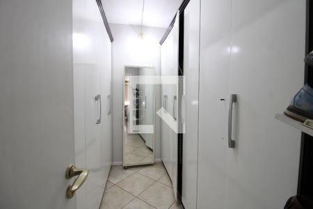 Casa de condomínio à venda com 800m², 5 quartos e 8 vagasCloset