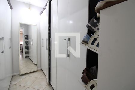 Casa de condomínio à venda com 800m², 5 quartos e 8 vagasCloset