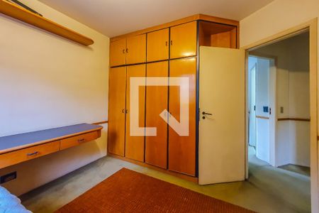 Apartamento à venda com 135m², 4 quartos e 4 vagasquarto 2