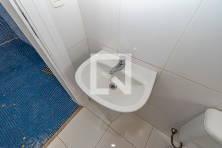 Casa de condomínio à venda com 620m², 5 quartos e 10 vagas Casa de condomínio à venda com 620m², 5 quartos e 10 vagasDetalhe Banheiro Área de Serviço