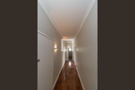 Casa de condomínio à venda com 620m², 5 quartos e 10 vagas Casa de condomínio à venda com 620m², 5 quartos e 10 vagasCorredor