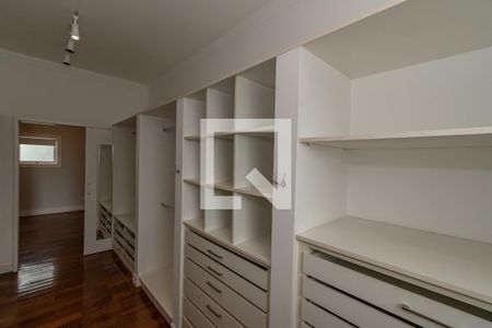 Casa de condomínio à venda com 620m², 5 quartos e 10 vagas Casa de condomínio à venda com 620m², 5 quartos e 10 vagasCloset da suíte 1