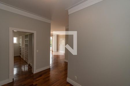 Casa de condomínio à venda com 620m², 5 quartos e 10 vagas Casa de condomínio à venda com 620m², 5 quartos e 10 vagasCloset da suíte 1