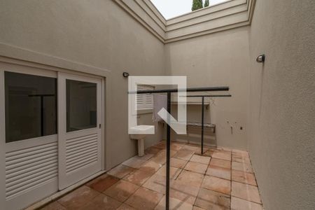 Casa de condomínio à venda com 620m², 5 quartos e 10 vagas Casa de condomínio à venda com 620m², 5 quartos e 10 vagasQuintal