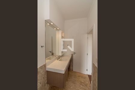 Casa de condomínio à venda com 620m², 5 quartos e 10 vagas Casa de condomínio à venda com 620m², 5 quartos e 10 vagasBanheiro da Suíte 4