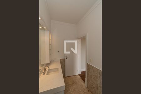 Casa de condomínio à venda com 620m², 5 quartos e 10 vagas Casa de condomínio à venda com 620m², 5 quartos e 10 vagasBanheiro da Suíte 2