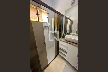 Casa de condomínio à venda com 189m², 3 quartos e 2 vagasBanheiro social