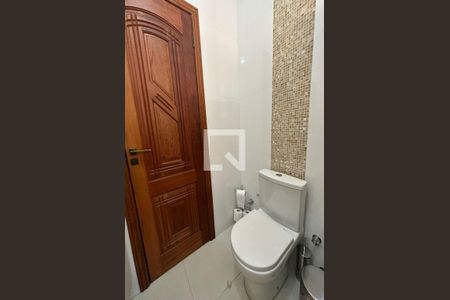 Casa de condomínio à venda com 189m², 3 quartos e 2 vagasBanheiro social