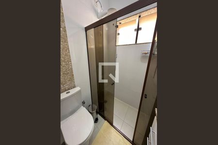 Casa de condomínio à venda com 189m², 3 quartos e 2 vagasBanheiro social