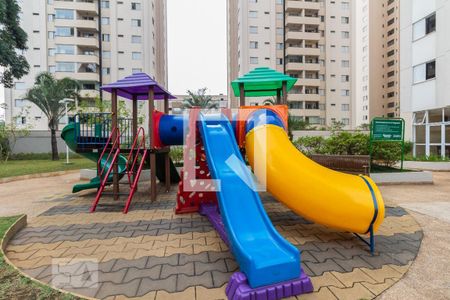 Apartamento à venda com 124m², 3 quartos e 2 vagas Apartamento à venda com 124m², 3 quartos e 2 vagasÁrea Comum - Playground