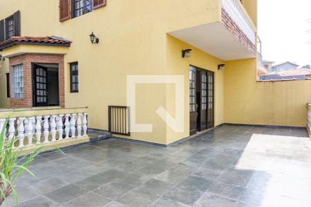 Casa à venda com 280m², 3 quartos e 4 vagas Casa à venda com 280m², 3 quartos e 4 vagasVaranda