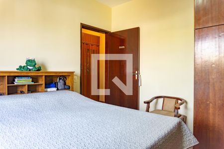 Casa à venda com 280m², 3 quartos e 4 vagas Casa à venda com 280m², 3 quartos e 4 vagasQuarto