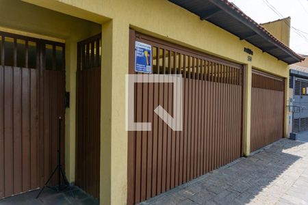 Casa à venda com 280m², 3 quartos e 4 vagas Casa à venda com 280m², 3 quartos e 4 vagasFachada