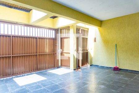 Casa à venda com 280m², 3 quartos e 4 vagas Casa à venda com 280m², 3 quartos e 4 vagasGaragem