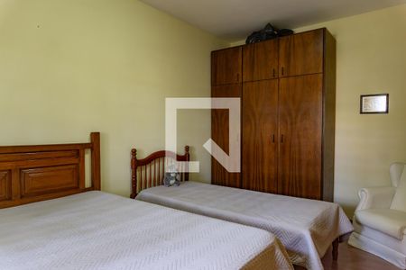 Casa à venda com 280m², 3 quartos e 4 vagas Casa à venda com 280m², 3 quartos e 4 vagasQuarto 2