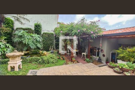 Casa à venda com 330m², 2 quartos e 2 vagas Casa à venda com 330m², 2 quartos e 2 vagasÁrea Externa