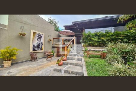 Casa à venda com 330m², 2 quartos e 2 vagas Casa à venda com 330m², 2 quartos e 2 vagasÁrea Externa