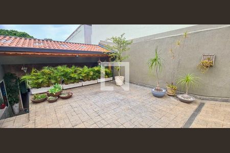 Casa à venda com 330m², 2 quartos e 2 vagas Casa à venda com 330m², 2 quartos e 2 vagasÁrea Externa