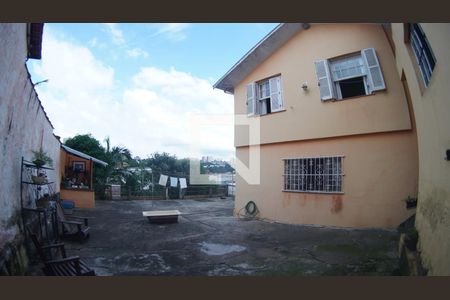 Casa à venda com 550m², 3 quartos e 3 vagas Casa à venda com 550m², 3 quartos e 3 vagasQuintal