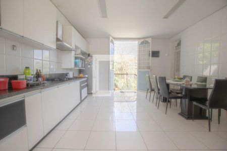 Casa à venda com 2000m², 4 quartos e 10 vagasCozinha - Armários