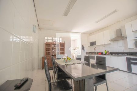 Casa à venda com 2000m², 4 quartos e 10 vagasCozinha - Armários