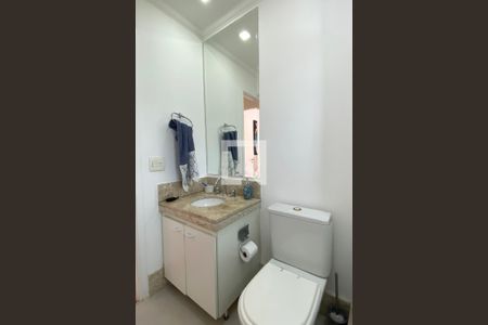 Casa de condomínio à venda com 220m², 3 quartos e 4 vagasBanheiro Corredor