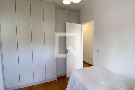 Casa de condomínio à venda com 220m², 3 quartos e 4 vagasQuarto 2