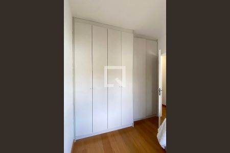 Casa de condomínio à venda com 220m², 3 quartos e 4 vagasQuarto 2 - Armários