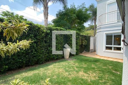 Casa de condomínio à venda com 220m², 3 quartos e 4 vagasQuintal