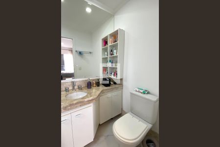 Casa de condomínio à venda com 220m², 3 quartos e 4 vagasBanheiro da Suíte 1