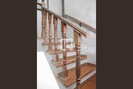 Casa à venda com 175m², 3 quartos e 2 vagasEscada