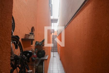 Casa à venda com 175m², 3 quartos e 2 vagasCorredor - Quintal
