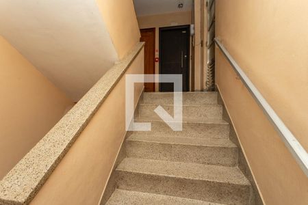 Apartamento para alugar com 75m², 2 quartos e 1 vaga Apartamento para alugar com 75m², 2 quartos e 1 vagaEscada do prédio
