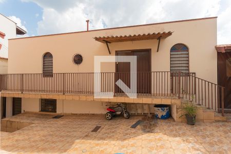 Casa à venda com 200m², 3 quartos e 2 vagas Casa à venda com 200m², 3 quartos e 2 vagas Salão de festas