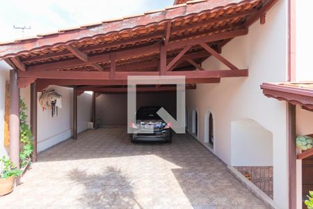 Casa à venda com 200m², 3 quartos e 2 vagas Casa à venda com 200m², 3 quartos e 2 vagasGaragem