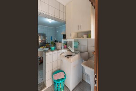 Casa à venda com 200m², 3 quartos e 2 vagas Casa à venda com 200m², 3 quartos e 2 vagasÁrea de Serviço